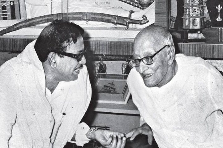 1. What was the relationship between Rajagopalachari and Kalaignar 2. How did Rajagopalachari influence Kalaignar's political career 3. What role did Rajagopalachari play in Kalaignar's rise in Tamil Nadu politics 4. How did the mentorship of Rajagopalachari shape Kalaignar's ideologies 5. What were the key interactions between Rajagopalachari and Kalaignar 6. How did Rajagopalachari's guidance impact Kalaignar's leadership style 7. What is the historical significance of Rajagopalachari's relationship with Kalaignar 8. How did Rajagopalachari and Kalaignar's political views align or differ 9. What contributions did Rajagopalachari make to Kalaignar's political development 10. How did Rajagopalachari and Kalaignar collaborate in Tamil Nadu politics